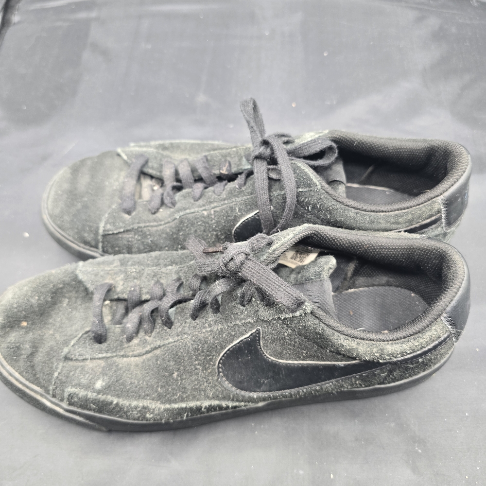 Nike Black Suede Men's Low-Top Sneakers